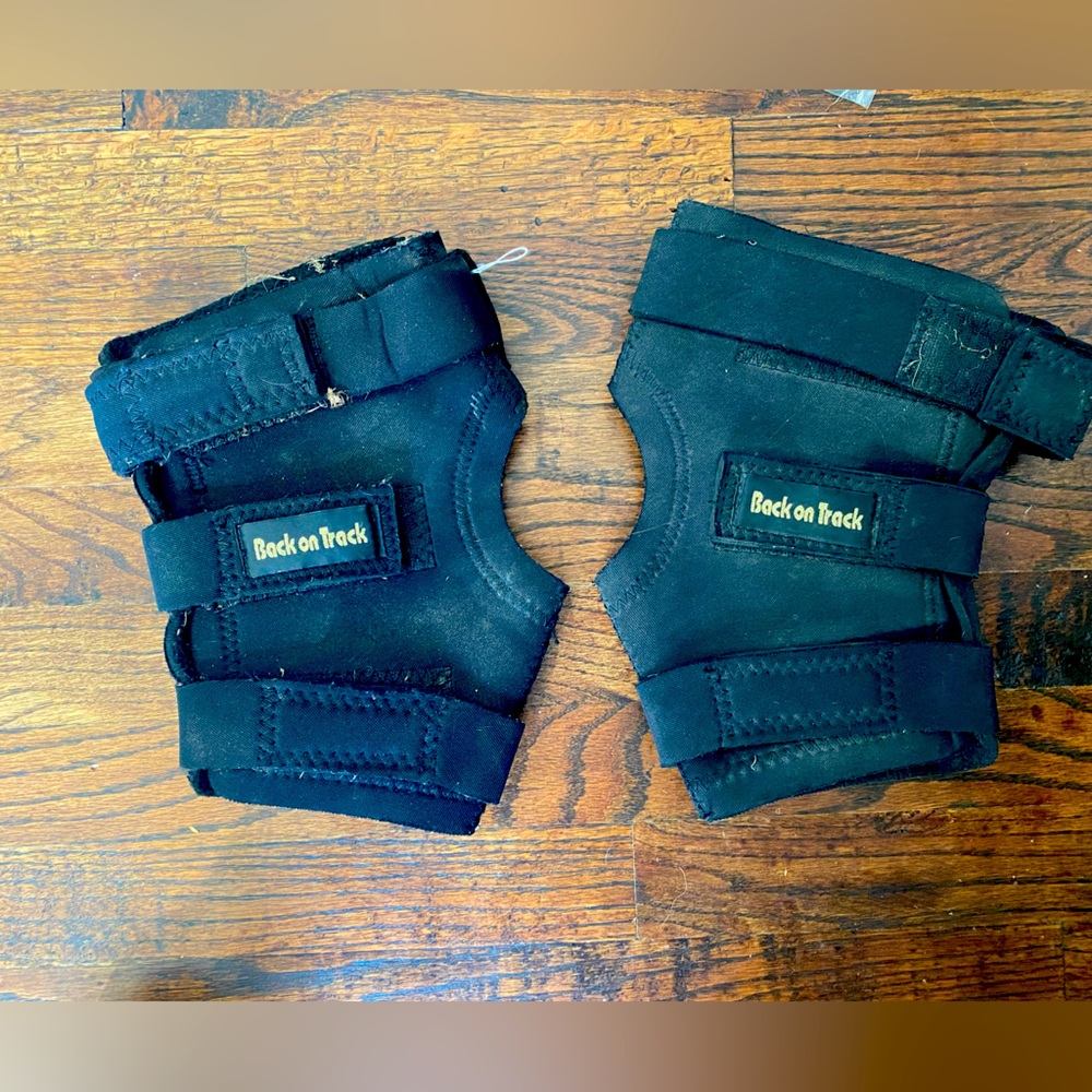 Back on Track Hock Wraps. Magnetic Therapy for Horses.